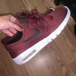 Maroon Nike tennis shoes
